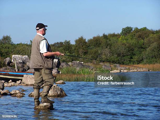 Hombre De Pesca Foto de stock y más banco de imágenes de Irlanda del Norte - Irlanda del Norte, Tercera edad, Adulto