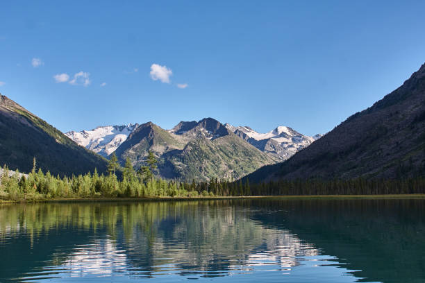 istock Landscape with beautiful mountain lake 1039819808