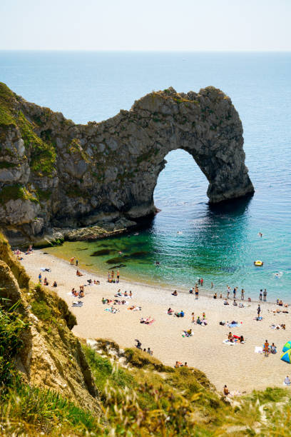 durdle door, dorset, royaume-uni, site du patrimoine mondial de côte jurassique - jurassic coast world heritage site photos et images de collection