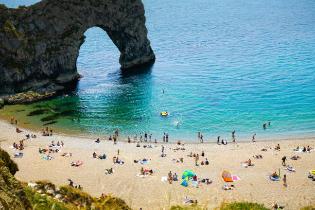 durdle door, dorset, royaume-uni, site du patrimoine mondial de côte jurassique - jurassic coast world heritage site photos et images de collection