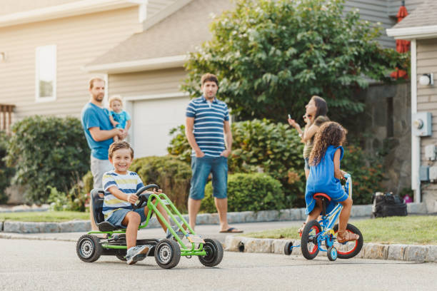 istock Neighbors talking and kids playing 1039930624