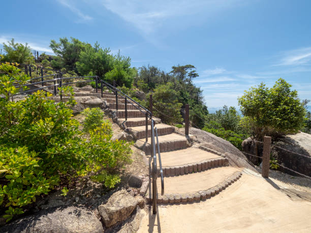 monte misen, isla de miyajima, japón - mount misen fotografías e imágenes de stock