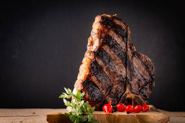 t bone on table - beef meat t bone steak steak imagens e fotografias de stock