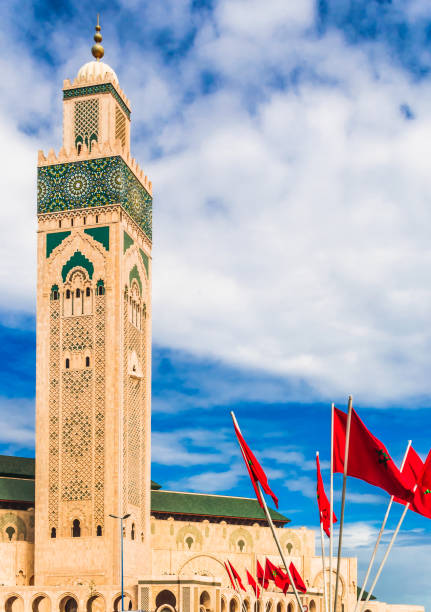 minaret of hassan ii mosque in casablanca - morocco - mosque hassan ii flash imagens e fotografias de stock