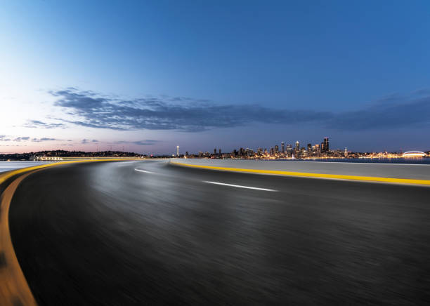 la pista de carreras - seattle night skyline architecture and buildings fotografías e imágenes de stock