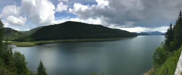 istock Lake Vidra, Valcea, Romania 1040254524