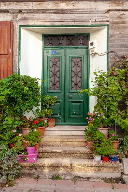 #tenedos #bozcaada #aegea #aegeansea #island #greekisland #turkshisland #classic #elegant #vintage #woodendoor  #flowers #house #entrance