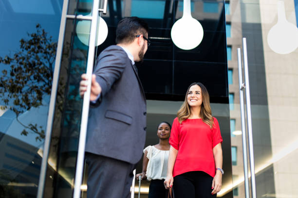 Комикс мем: "Училка Мы 8 б Ааааааааааааааааааааа дверь держи Кантроша" - Комиксы