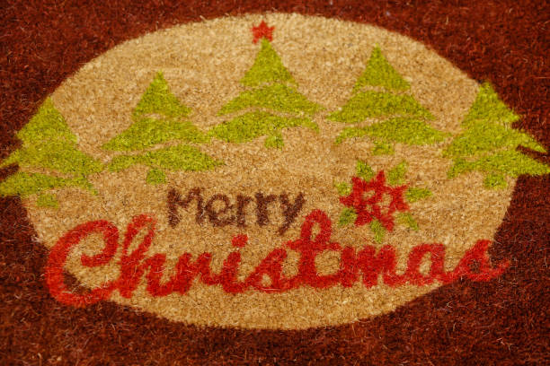 merry christmas door rug (doormat) - doormat door christmas holiday imagens e fotografias de stock