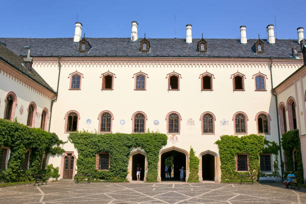 castelo de court de neo gótico sychrov - neo baroque - fotografias e filmes do acervo