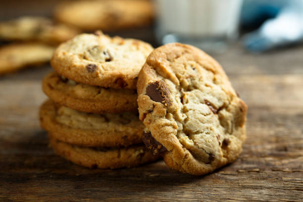 biscotti al cioccolato - close up cookie gourmet food foto e immagini stock