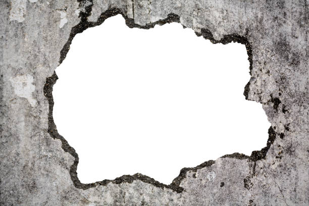 сломанная старая гранж-стена на белом с отсечением пути - hole стоковые фото и изображения
