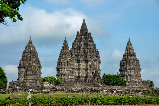 tempio di prambanan su giava - prambanan temple foto e immagini stock