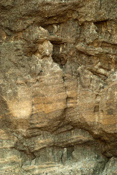 fond, texture - mur de roche altérée - geological feature cave sedimentary rock limestone photos et images de collection