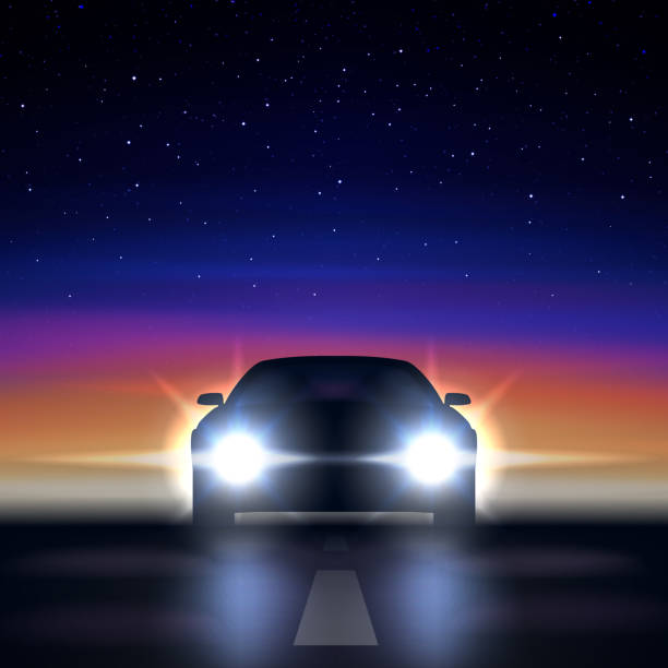 nocny samochód z reflektorami na tle kolorowego gwiaździstego nieba, zbliżający się wzdłuż ciemnej drogi, sylwetka samochodu z jasnym ksenonem i reflektorami led, ilustracja wektorowa - headlight stock illustrations