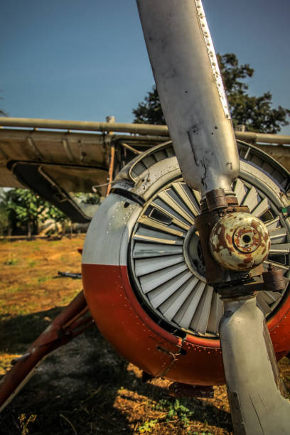 old aircraft close up - old airplane macro horizontal imagens e fotografias de stock