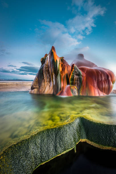 as cores do geyser voar - ponto de referência natural - fotografias e filmes do acervo