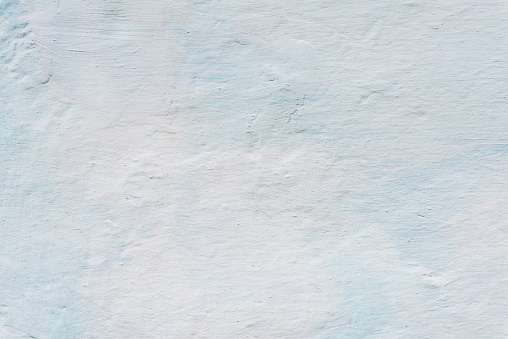 Muro de Adobe encalados de cal, blanco y azul color, con textura de fondo en estilo retro, closeup photo