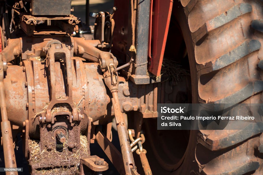Tractor Rust Old Tractor In Its Rust Stock Photo - Download Image Now - Abandoned ...