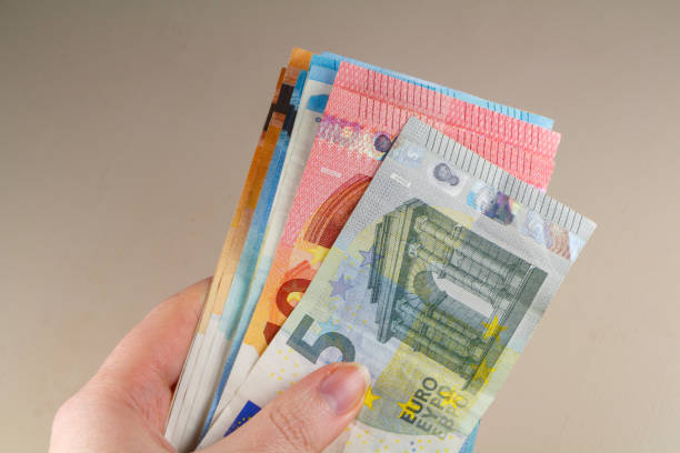 istock To hold euro banknotes 1040604672