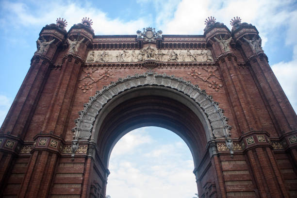 istock Triumphal Arch Barcelona 1040607566