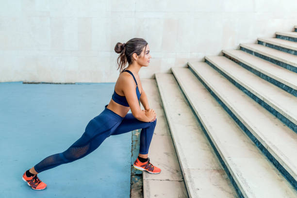 she makes fitness a way of life - determination running staircase jogging imagens e fotografias de stock