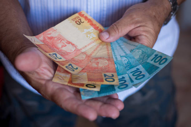 istock Hand holding brazilian money 1040717924