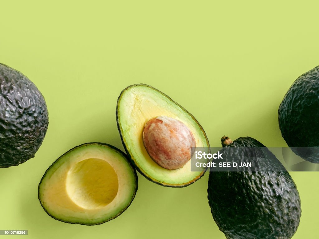 Aguacate de cáscara arrugada - Foto de stock de Aguacate libre de derechos