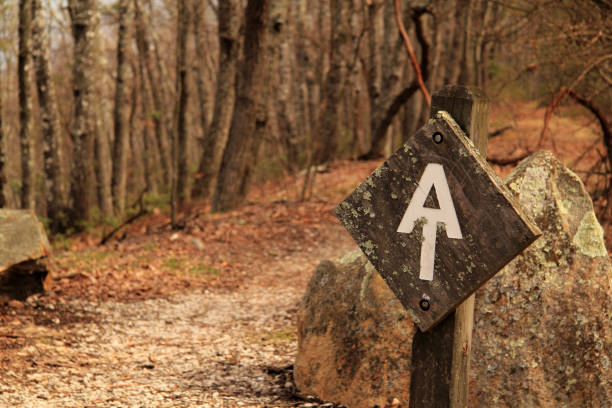 szlak appalachów - appalachian trail sign dirt road footpath zdjęcia i obrazy z banku zdjęć