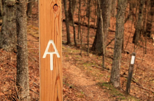 szlak appalachów - appalachian trail sign dirt road footpath zdjęcia i obrazy z banku zdjęć