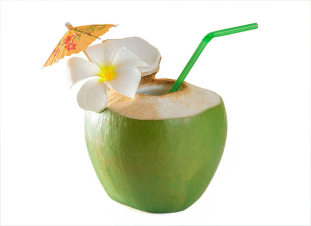 зеленые кокосы с питьевой соломой изолированы - ground healthy eating colors liquid стоковые фото и изображения