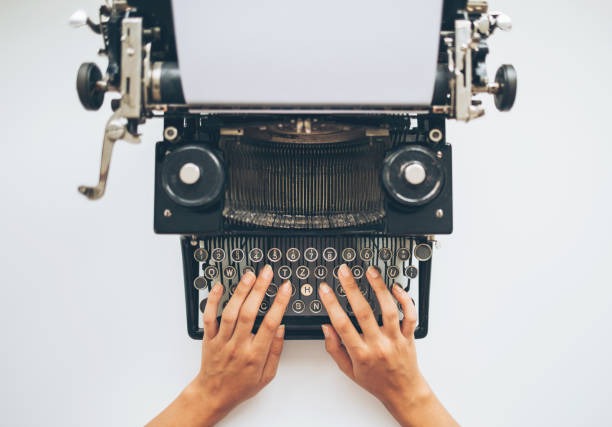 scrivilo - machine typewriter human hand typing foto e immagini stock