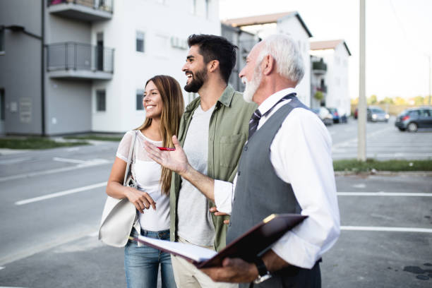 istock Buying new house 1040882062