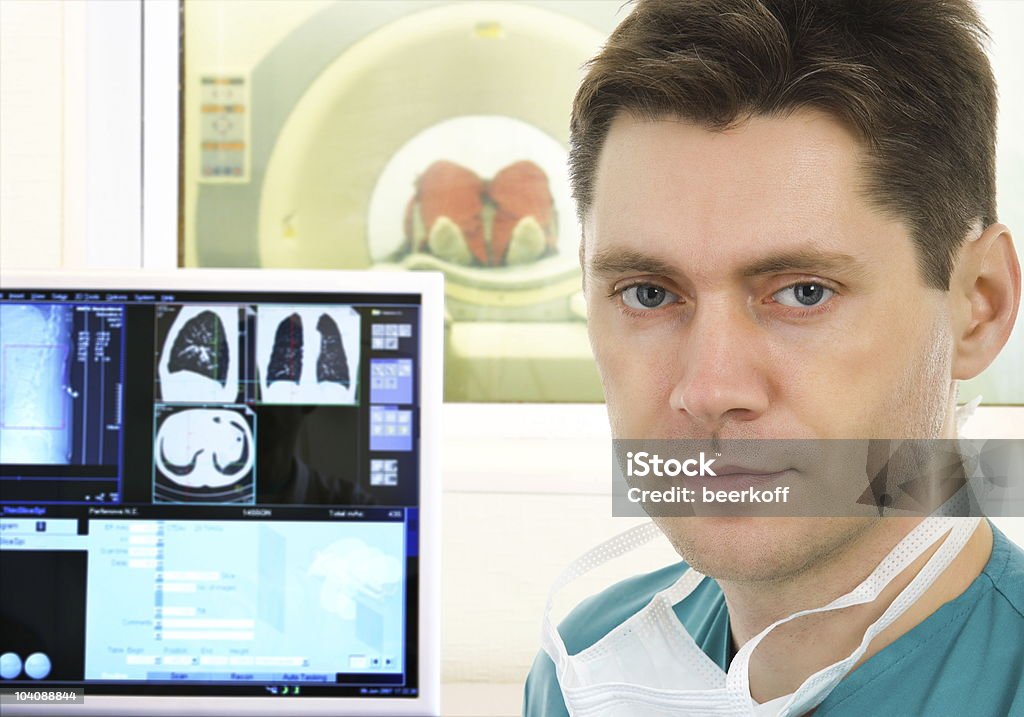 Badanie i tomograficznych skanera w szpitalu, - Zbiór zdjęć royalty-free (Badanie lekarskie)