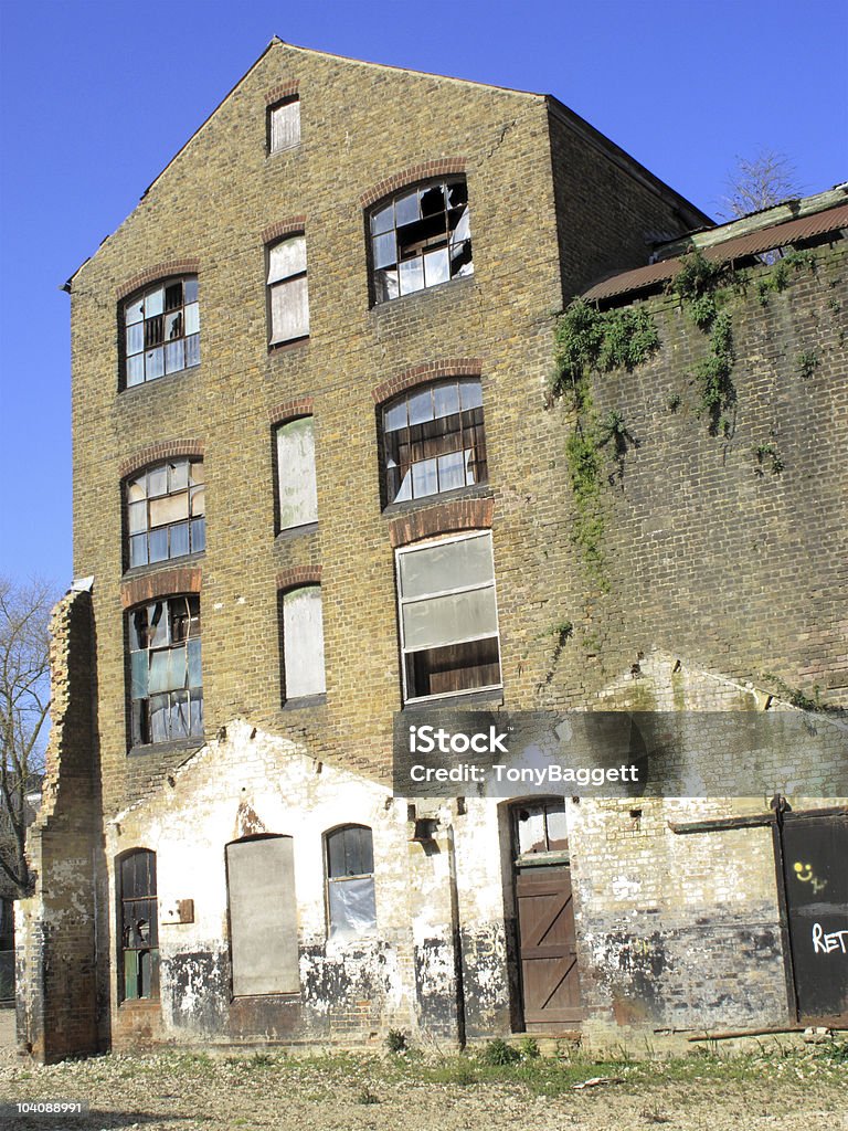 Entrepôt abandonné endommagées - Photo de A l'abandon libre de droits