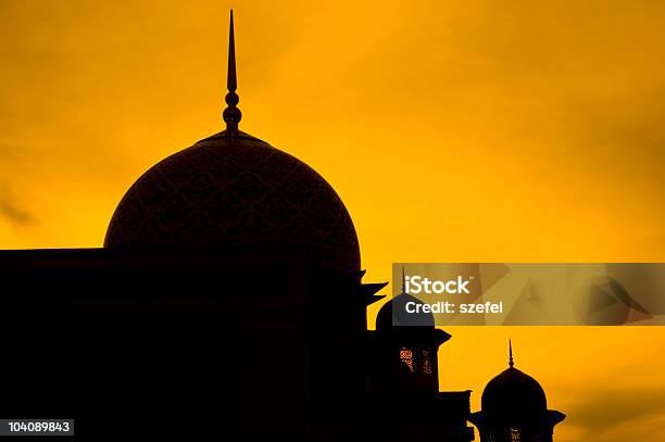 Silueta De Un Mezquita Foto de stock y más banco de imágenes de Malasia - Malasia, Mezquita, Puesta de sol