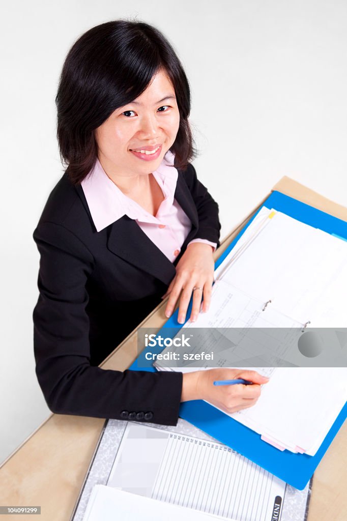Mulher de Negócios, assinando um documento - Royalty-free Acordo Foto de stock