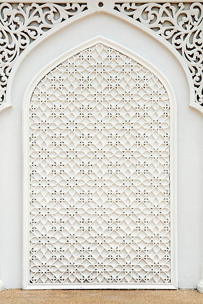 istock Intricate, white design on an Islamic mosque 104091313