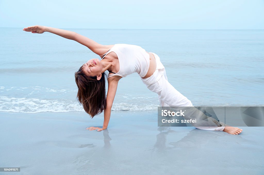 Praia de ioga - Foto de stock de 20 Anos royalty-free