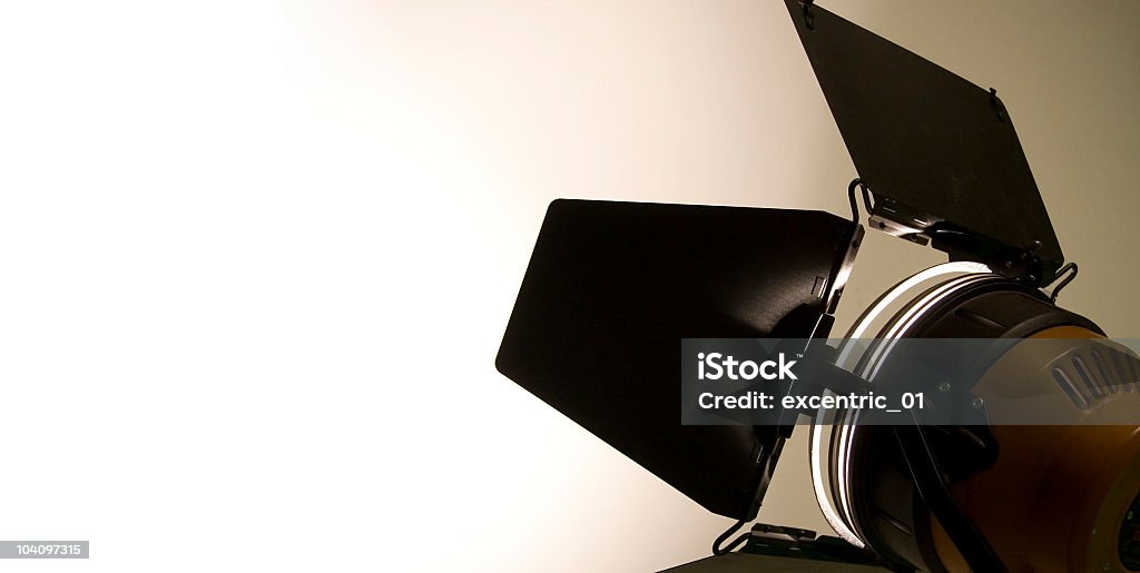Профессиональные светом стена с местом для копии - Стоковые фото Бежевый роялти-фри