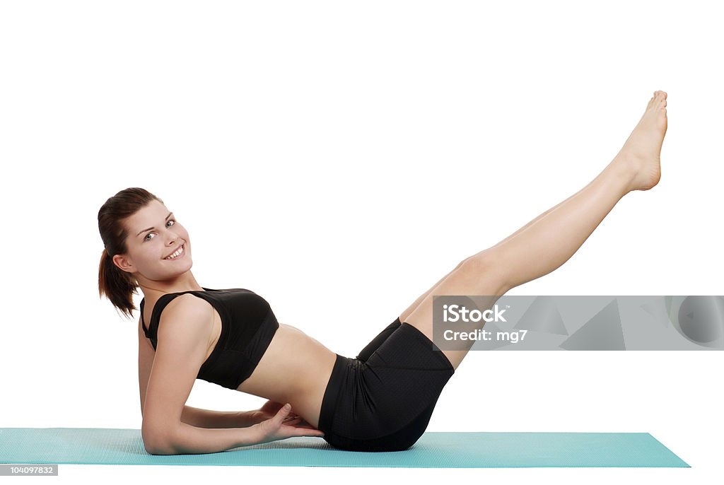 Giovane donna facendo sollevamento della gamba - Foto stock royalty-free di Adolescente