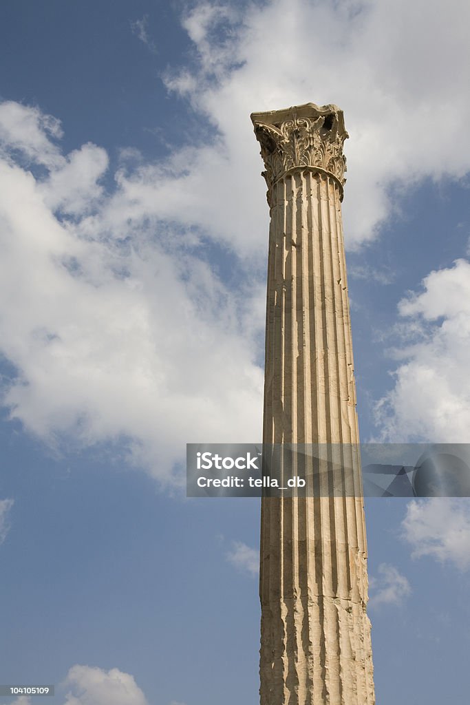 コリント様式の柱に映えるブルースカイ - アテネのロイヤリティフリーストックフォト