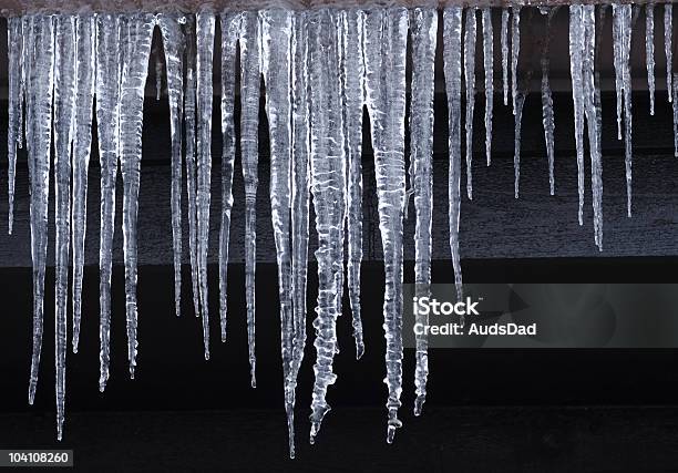 Icicles Foto de stock y más banco de imágenes de Afilado - Afilado, Carámbano, Colgar