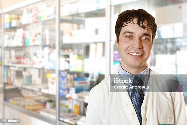 Farmacêutico - Fotografias de stock e mais imagens de 25-29 Anos - 25-29 Anos, 30-34 Anos, Adulto