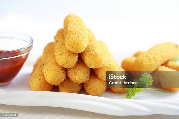 Foto de Palitos De Muçarela Fritos e mais fotos de stock de Almoço - Almoço, Antepasto, Comida