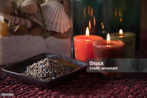 Relaxe Com Velas E Lavendar Spa - Fotografias de stock e mais imagens de Alívio - Alívio, Amimar, Aromaterapia