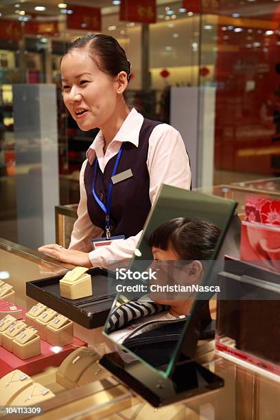 Joias Vendas Conversa - Fotografias de stock e mais imagens de Luxo - Luxo, China, Chinês
