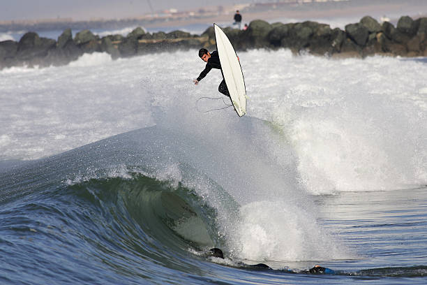 ondas de surf - big wave surfing imagens e fotografias de stock