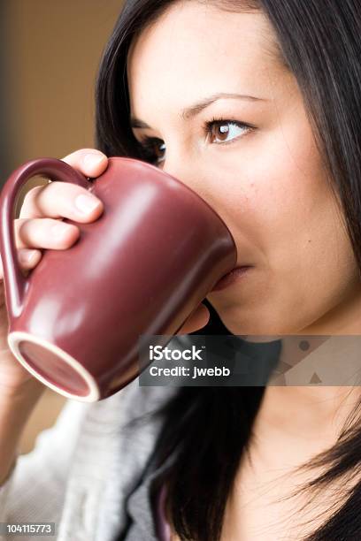 Bebidas Para El Alma Foto de stock y más banco de imágenes de 20 a 29 años - 20 a 29 años, Abrazar, Acogedor