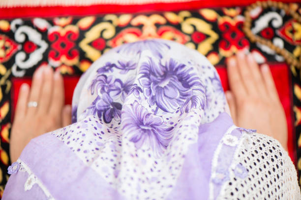 istock Muslim Woman Praying 1041169036